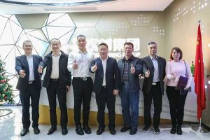 广州市与番禺区人力资源和社会保障局领导莅临宝威官网在线服务_宝威online（中国）集团调研指导
